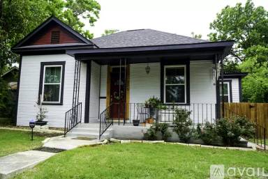 Main picture of 205 Sandmeyer St