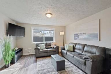 Main picture of 3012 N Hogan St