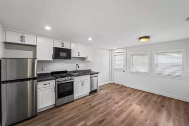 Main picture of 35 Saratoga Ave