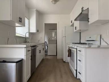 Main picture of 3736 S Bentley Ave
