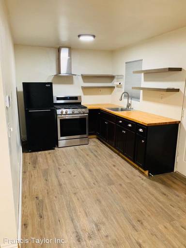 Main picture of 220 W 8th Ave