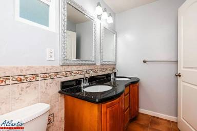 Main picture of 1223 Mastic St