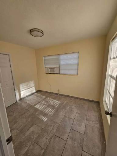 Main picture of 2760 SW 2nd St