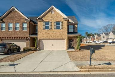 Main picture of 256 Centerview Way