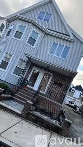 Main picture of 11 Hatch St