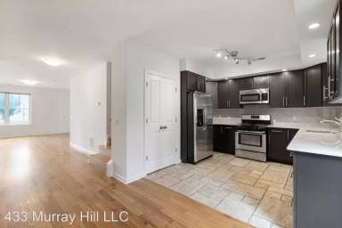 Main picture of 456 Pacific Ave