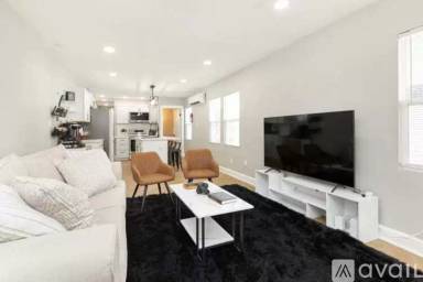 Main picture of 38 Hendricks Pl