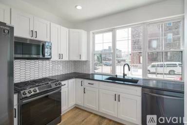 Main picture of 2451 N Hancock St