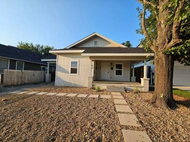 Main picture of 810 W 10th St