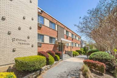 Main picture of 4465 MacArthur Blvd NW