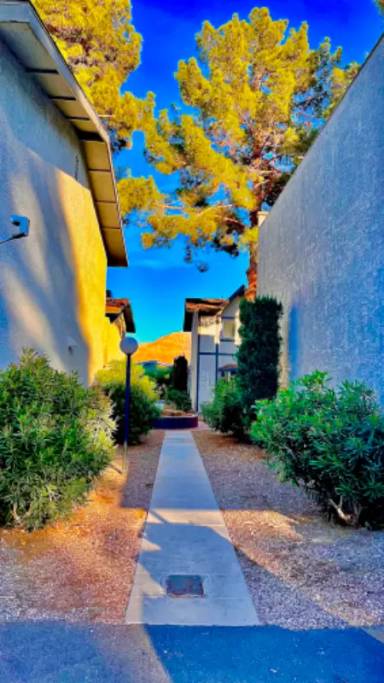 Main picture of 875 Rhinegold Way