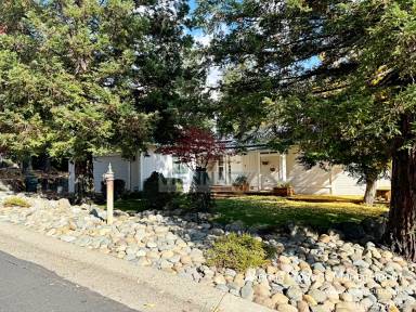 Main picture of 3881 N Lakeshore Blvd