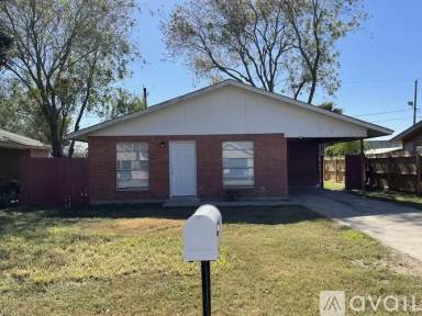 Main picture of 911 W Bowe St