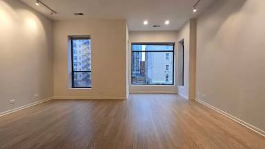 Main picture of 2336 N Clark St