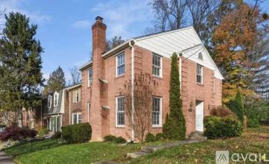 Main picture of 6701 Surreywood Ln