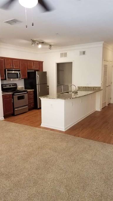 Main picture of 692 N Orange Ave