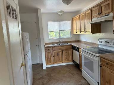 Main picture of 1100 Vine St