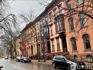 Main picture of 1918 5th Ave