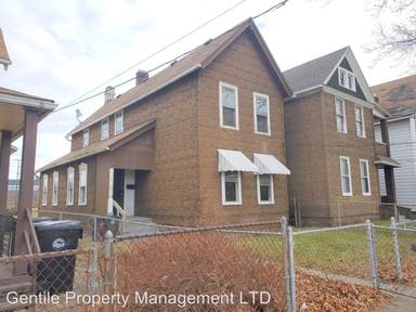 Main picture of 1415 E 47th St