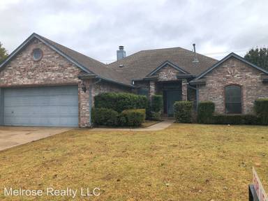 Main picture of 1620 Victoria Pl