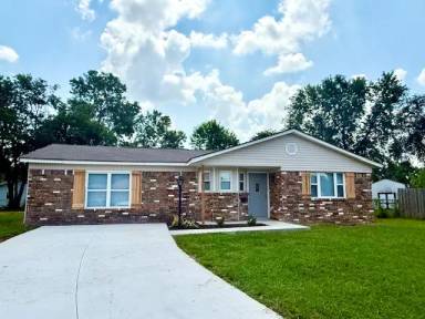 Main picture of 305 N Dogwood St