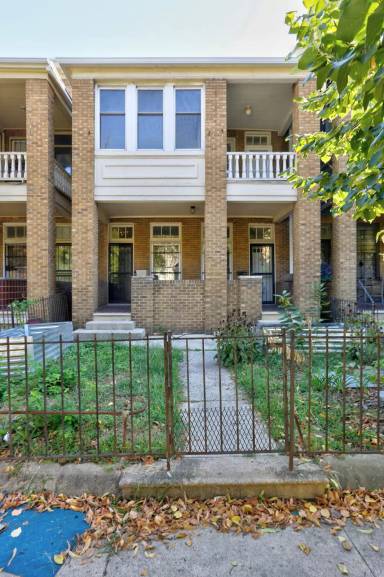 Main picture of 2417 Eutaw Pl