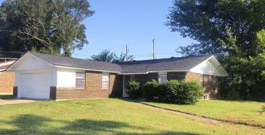 Main picture of 2800 S Taft St