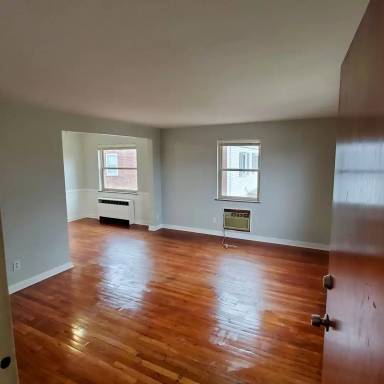 Main picture of 1793 Crest Hill Ave