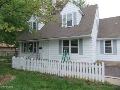 Main picture of 713 Outer Park Dr