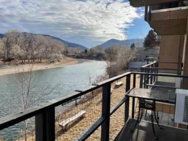 Main picture of 1011 River Dr