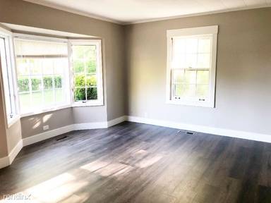 Main picture of 707 Smith Ave