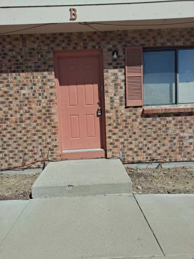 Main picture of 2 Royal Crest Dr