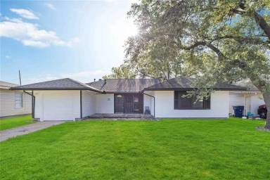Main picture of 36 17th Ave N