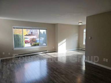 Main picture of 10521 Midvale Ave N