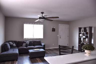 Main picture of 2437 E Jones Ave
