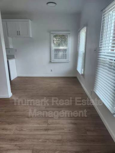 Main picture of 325 W Lomita Ave