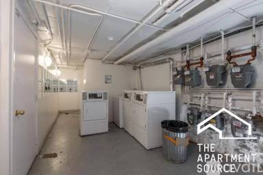 Main picture of 2848 N Clark St