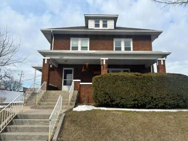 Main picture of 207 Monroe St