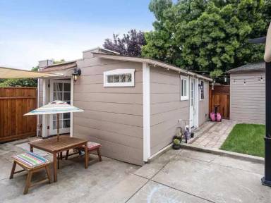 Main picture of 5807 Roberts Ave