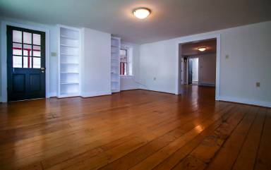 Main picture of 321 W Burke St