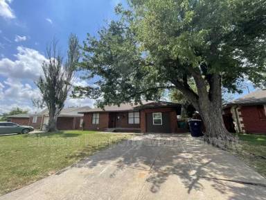 Main picture of 2220 SW 61st St