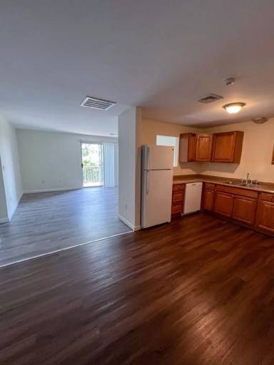 Main picture of 4000 N Main St