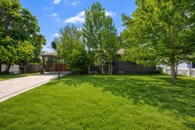 Main picture of 4757 S Jason St