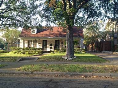 Main picture of 6286 Prospect Ave