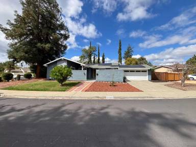 Main picture of 1691 Crescent Dr