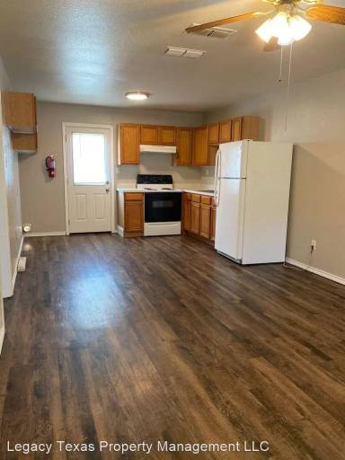 Main picture of 703 Miracle Ln