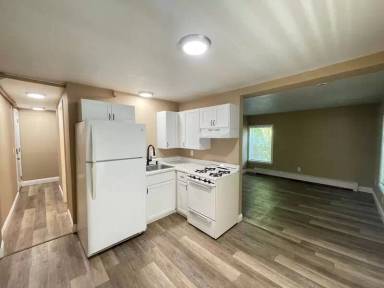 Main picture of 98 Main St