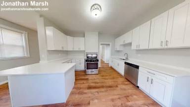 Main picture of 18 Pleasant St