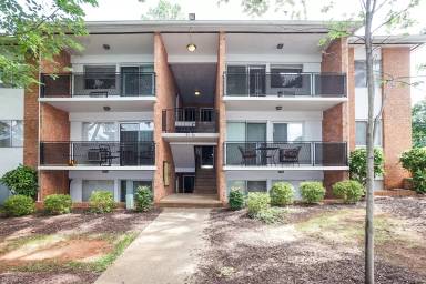 Main picture of 1800 JPA Apartments