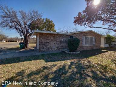 Main picture of 2401 W Harris Ave